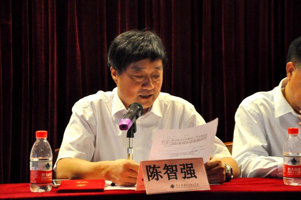 副院长陈智强宣读《关于命名首批太仓市高校专业建设领军人才的通知》